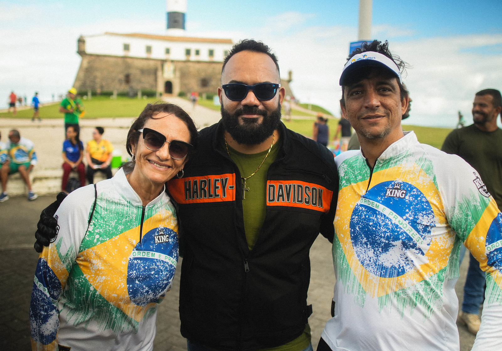 Com apoiadores em Salvador
